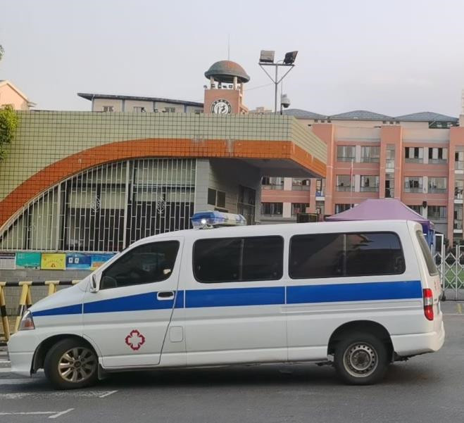 梅列救护车出租护送骨折病人一公里多少钱